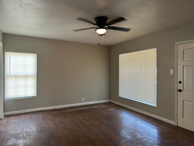 Building Photo - 1361 Daytona Dr