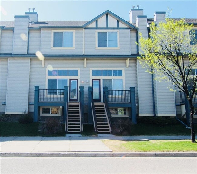 Back entrance- facing street - 213 Copperfield Ln SE