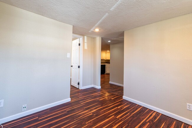 Foto del edificio - Available July 1!