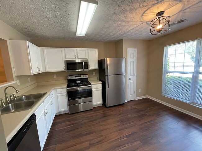 Foto del edificio - Fresh Renovation, 3 Bedroom Townhouse