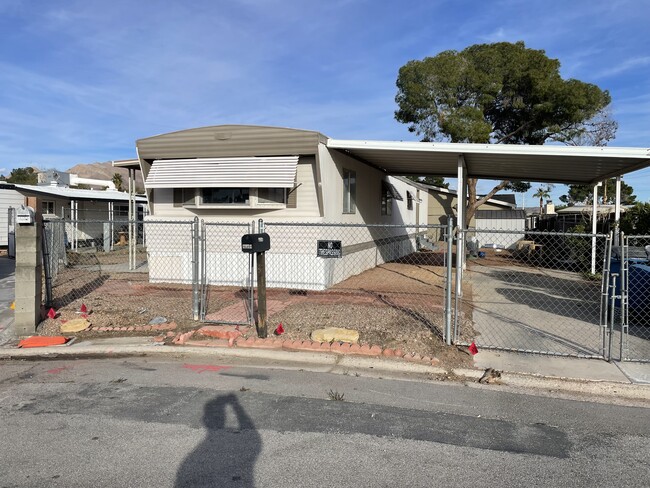 Building Photo - 2872 Green Tree Ave