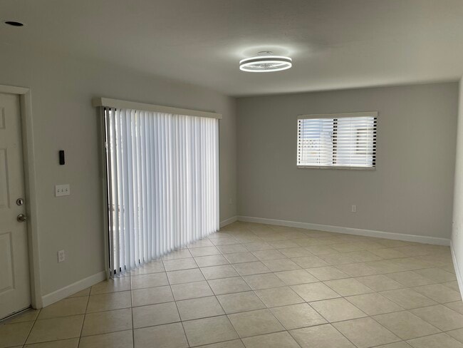 Foto del edificio - 7737 Tamara Lee Ct