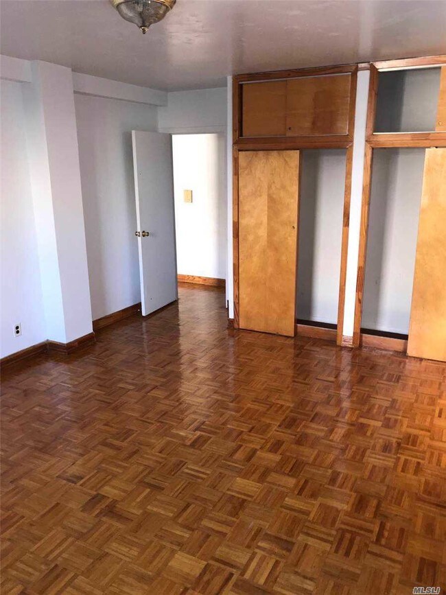 Foto del edificio - 86-15 Dongan Ave