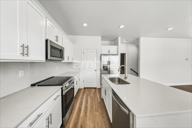 Building Photo - 5498 Damfield Ln