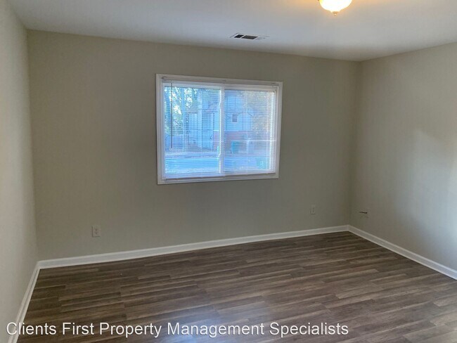 Building Photo - 3 br, 1.5 bath House - 5001 Hawthorne Cour...