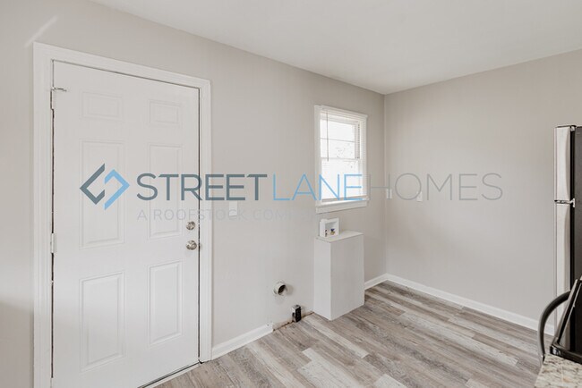 Foto del edificio - NOW OFFERING $250 OFF FIRST FULL MONTH IF ...