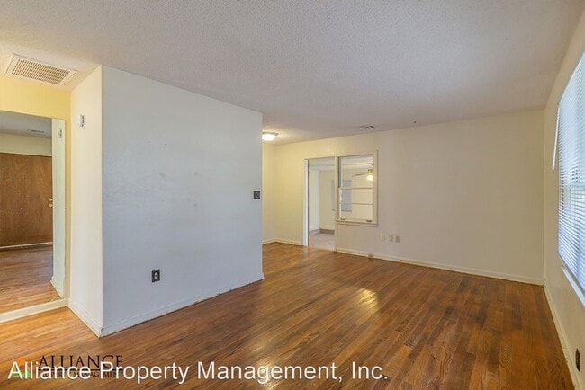 Building Photo - 2 br, 1 bath House - 2205 Blaker Dr.
