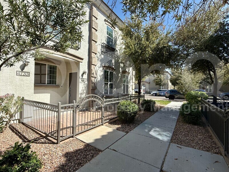 Primary Photo - 4733 E Portola Valley Dr