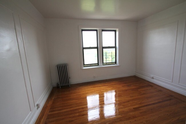 Building Photo - 2105 Burr Ave