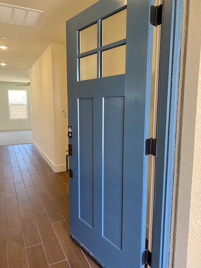 Foto del edificio - 2112 Redding Way