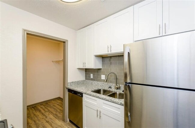 Building Photo - 730 Franklin Gateway SE