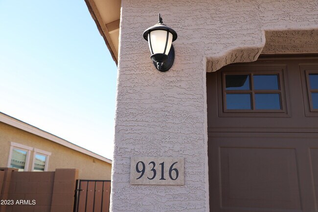Building Photo - 9316 W Sells Dr