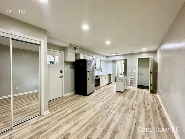 Building Photo - 1132 W 41st-9W