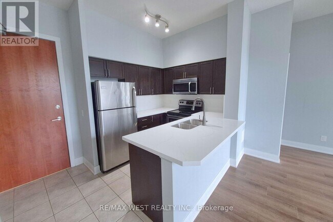 Photo du bâtiment - 4700 Hwy 7