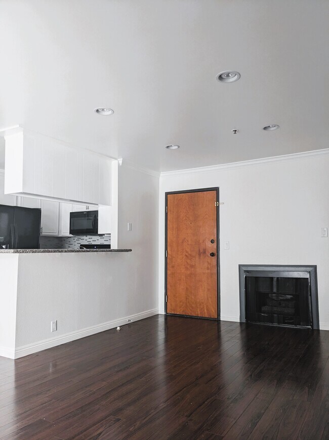 Building Photo - 11162 Camarillo St