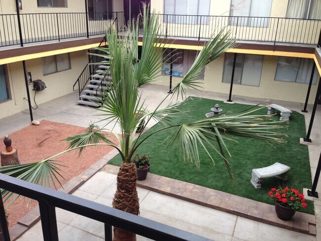 Foto del edificio - 1116 E.Ogden Ave #4