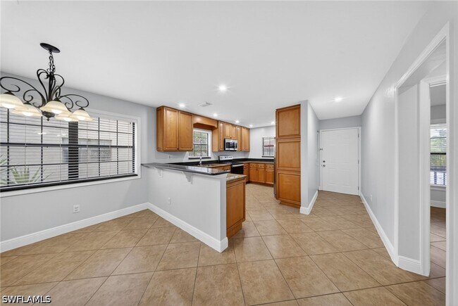 Foto del edificio - 5270 Treetops Dr