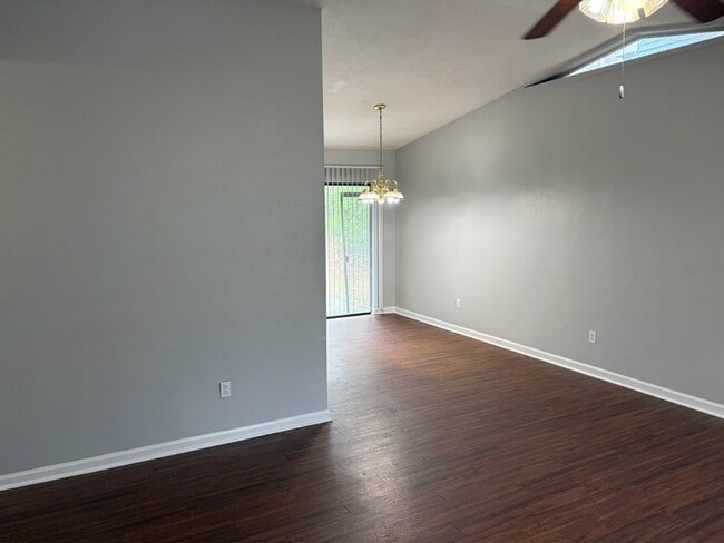 Building Photo - 753 Livingston Ct