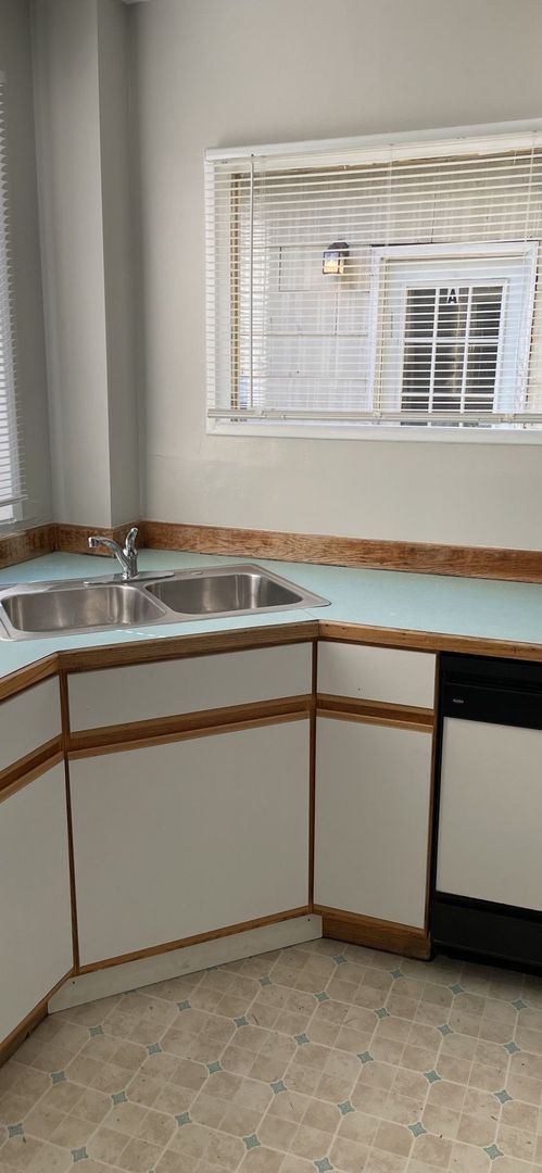 Foto del edificio - PRELEASE FOR JULY: 5 bdrm/2 bath near WWU and Downtown!