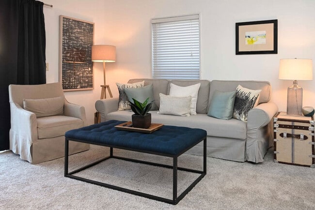 Building Photo - 964 Pavilion St