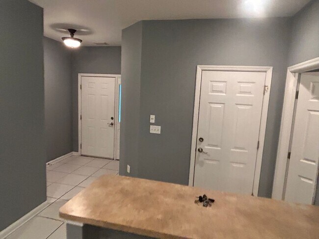 Foto del edificio - 1325 Stone Rd