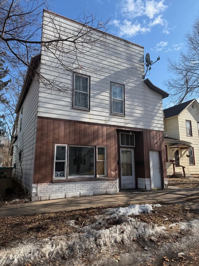 Building Photo - 13 S Grove St