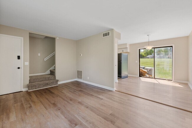 Building Photo - Renovated 3 bedroom in Bellevue