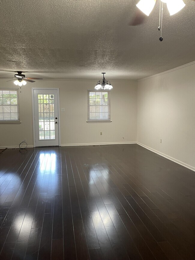 Foto del edificio - 1208 Essex Ln