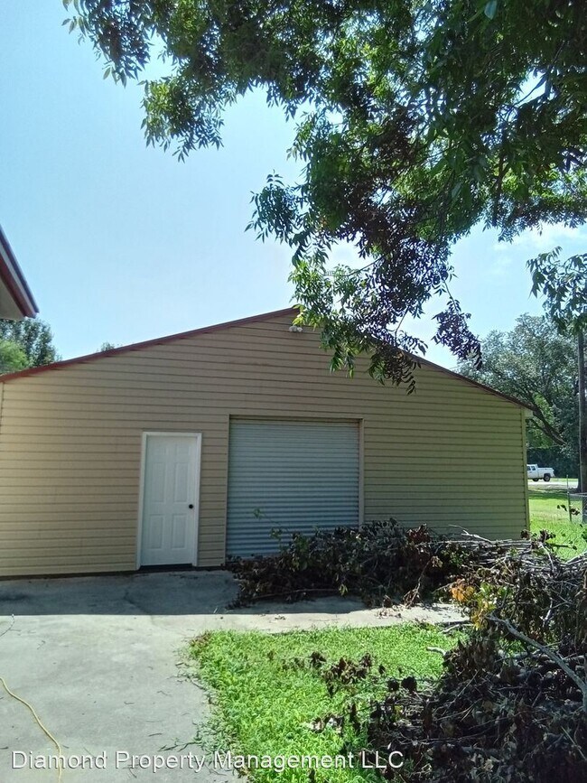 Building Photo - 3 br, 2 bath House - 554 Main st.