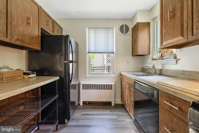 Foto del edificio - 921 Langley Dr