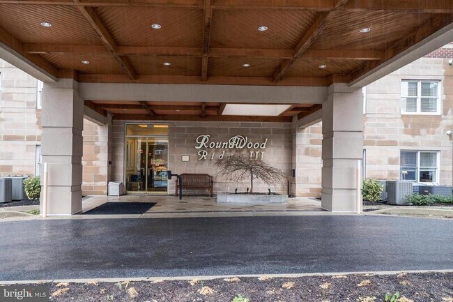 Foto del edificio - 12251 Roundwood Rd