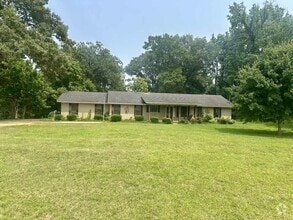446 N Main St