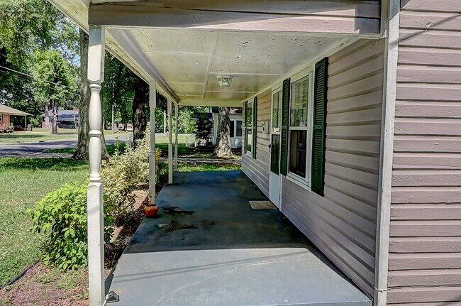 Building Photo - 300 Bates Ave