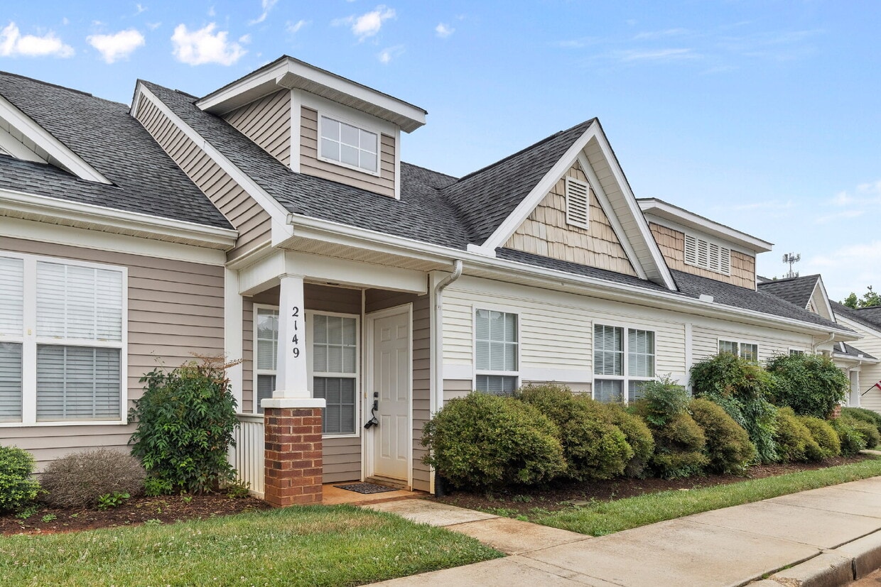 Primary Photo - Freshly Updated 3 bed 2 bath Townhome in P...