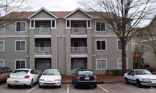 Building Photo - 1221 University Ct