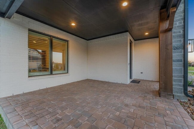 Building Photo - 1006 Oak Summit Ln