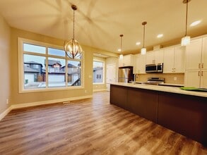 Building Photo - 1693 Cavanagh blvd SW