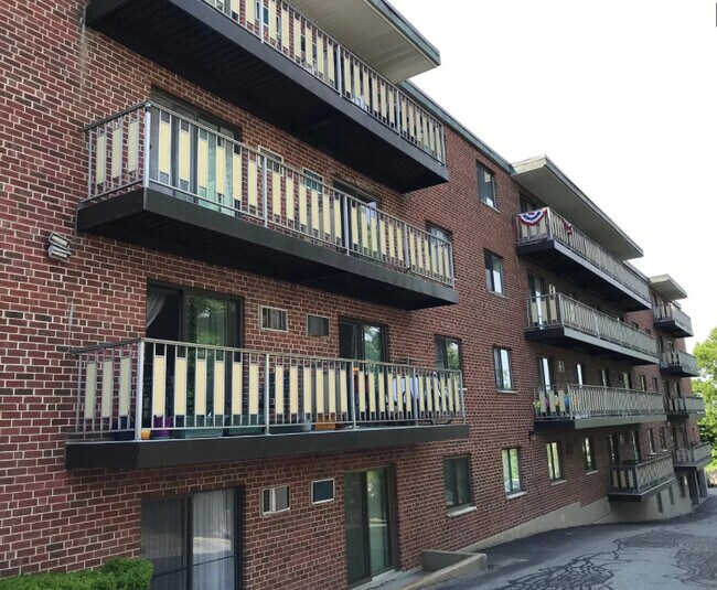 Foto del edificio - 100 Grand View Ave