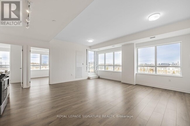 Building Photo - 395 Dundas St W