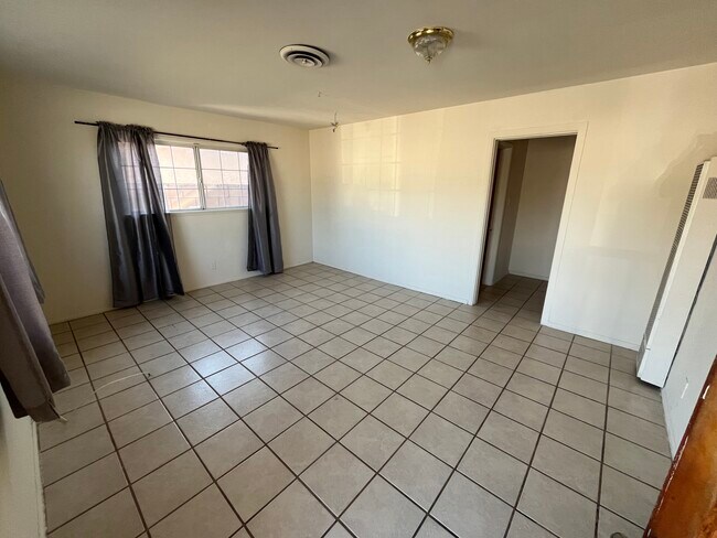 Foto del edificio - 649 Gilwood Ave