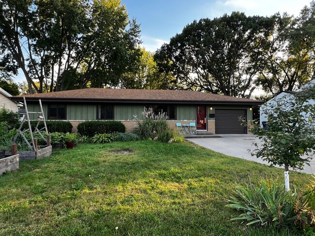 Building Photo - 1720 49th Ave NE