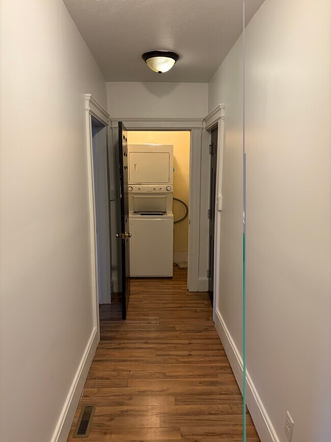 lavadero - 65 W 4th St