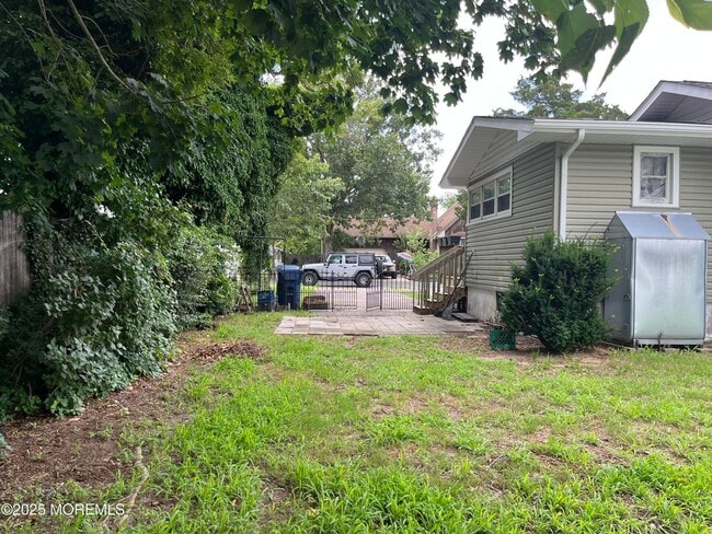 Building Photo - 551 Capstan Ave