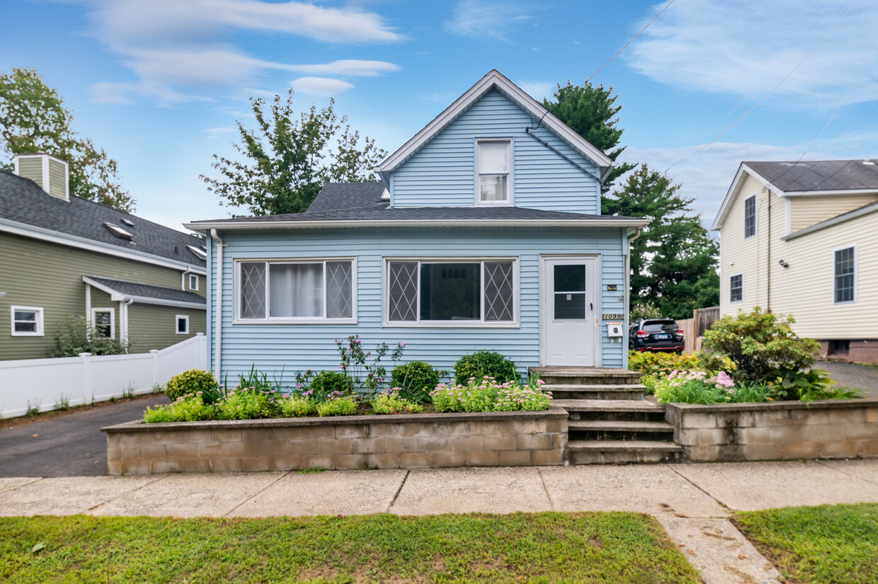 Front Entrance Professionally Landscaped - 1099 North Ave