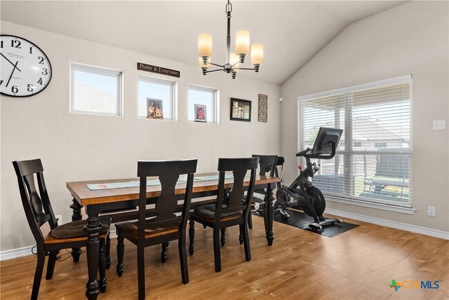 Building Photo - 907 Hickok Dr