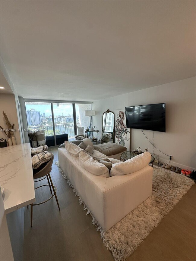 Foto del edificio - 2655 Collins Ave