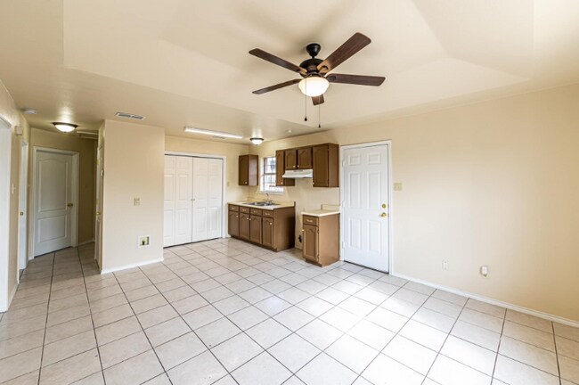 Building Photo - 604 Gage Loop