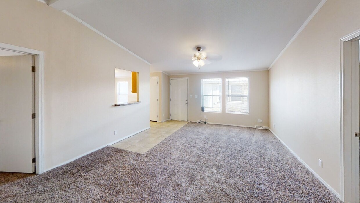 Primary Photo - 313 E Lime St