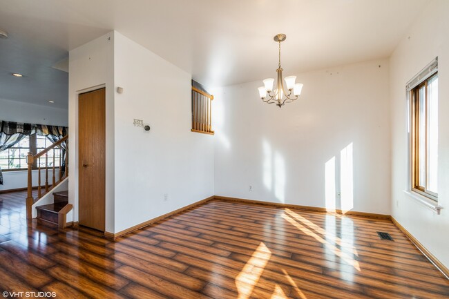 Building Photo - 277 Richmond Dr
