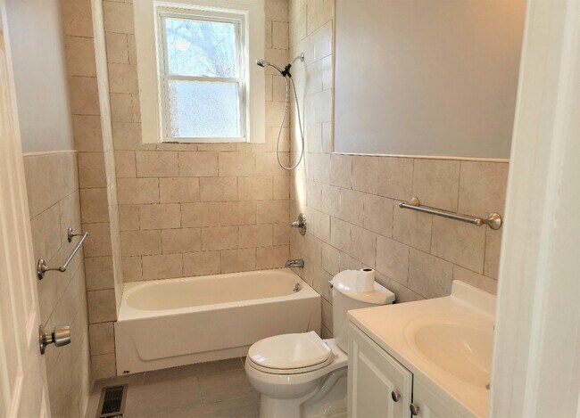 Foto del edificio - 1024 Bond St